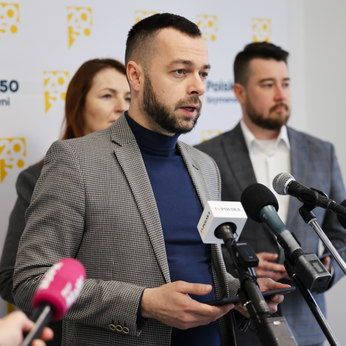 Konferencja prasowa partii Polska 2050 Szymona Hołowni w Ustrzykach Dolnych