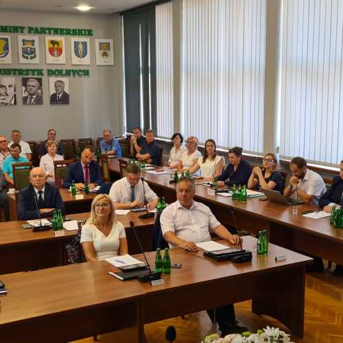 Wotum zaufania i absolutorium udzielone