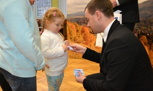 Wręczenie pierwszych Ustrzyckich Kart Dużej Rodziny