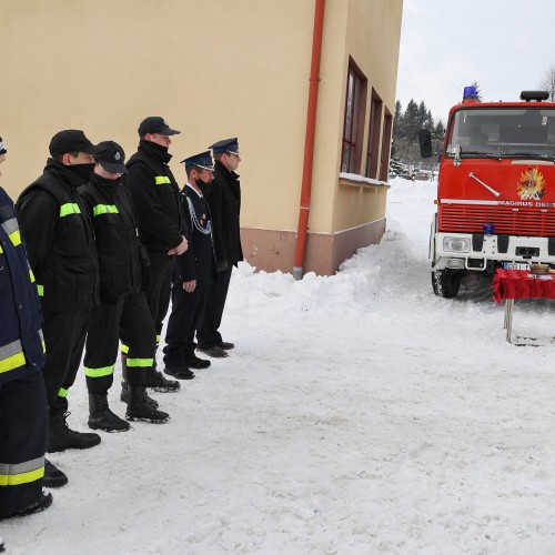 Przekazanie samochodu dla OSP Krościenko