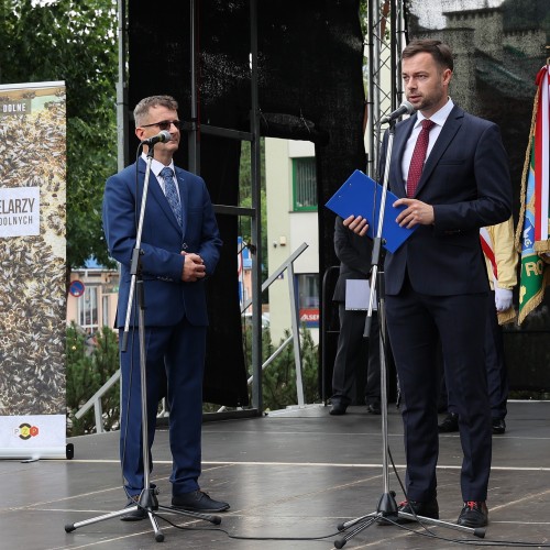 Uroczystość nadania sztandaru Koła Pszczelarzy