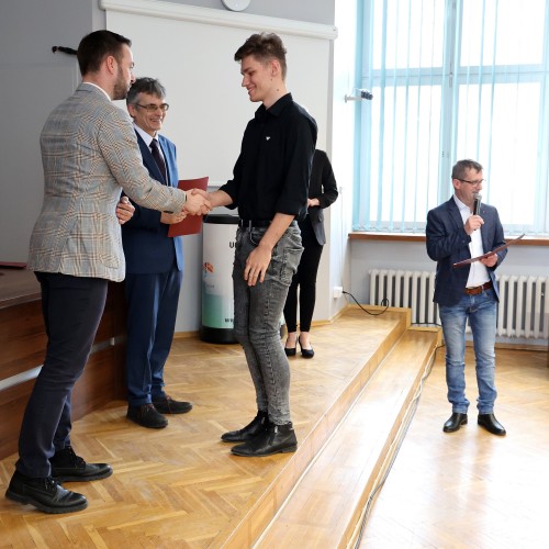 Wręczenie stypendiów i nagród Burmistrza Ustrzyk Dolnych 
