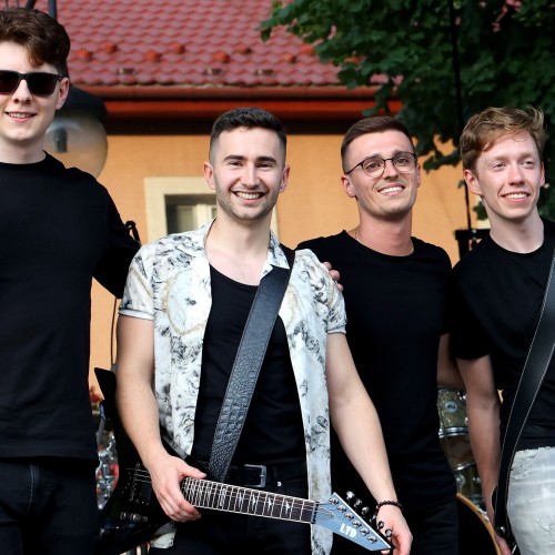 Żarciowozy na rynku w Ustrzykach Dolnych / Koncert zespołu FEVER