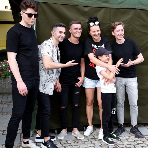 Żarciowozy na rynku w Ustrzykach Dolnych / Koncert zespołu FEVER