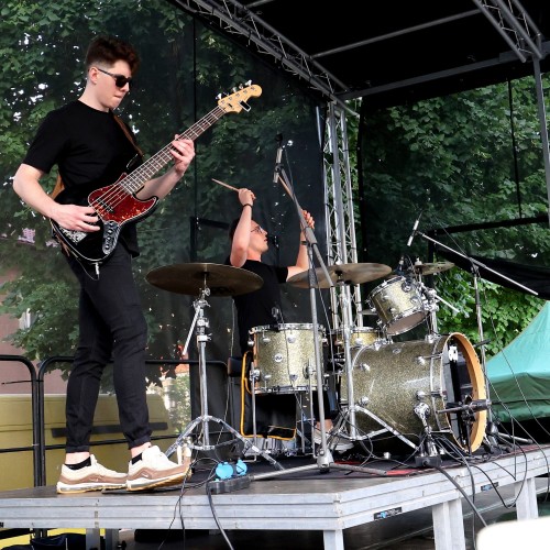 Żarciowozy na rynku w Ustrzykach Dolnych / Koncert zespołu FEVER