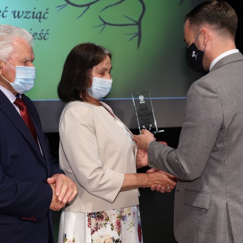 Złote i diamentowe gody 2021. Wręczono medale za długoletnie pożycie małżeńskie