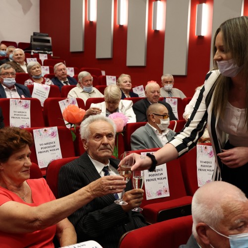 Złote i diamentowe gody 2021. Wręczono medale za długoletnie pożycie małżeńskie