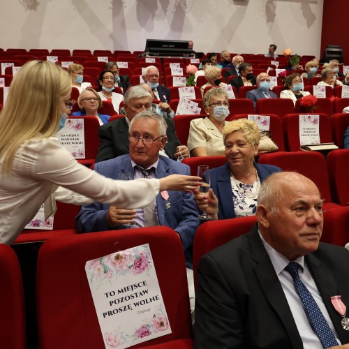 Złote i diamentowe gody 2021. Wręczono medale za długoletnie pożycie małżeńskie