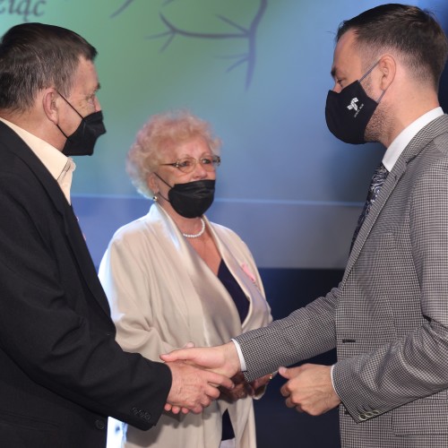 Złote i diamentowe gody 2021. Wręczono medale za długoletnie pożycie małżeńskie