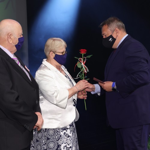Złote i diamentowe gody 2021. Wręczono medale za długoletnie pożycie małżeńskie