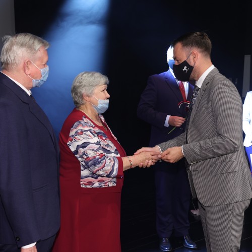 Złote i diamentowe gody 2021. Wręczono medale za długoletnie pożycie małżeńskie