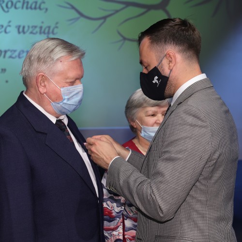 Złote i diamentowe gody 2021. Wręczono medale za długoletnie pożycie małżeńskie